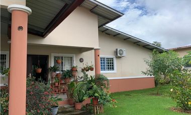 Hermosa Vivienda en Villas Oliva, Bágala