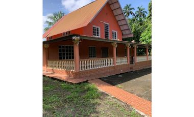 Amplia Residencia ala venta en Santa Marta, Bugaba