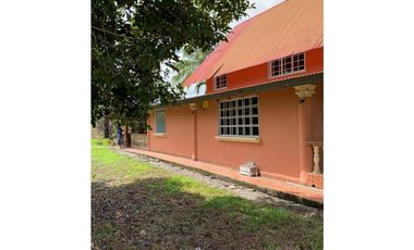 Amplia Residencia ala venta en Santa Marta, Bugaba