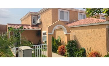 En venta casa 2 habitaciones Urb. Arboleda.