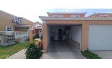 En venta casa de 4 habitaciones urb. Arboleda