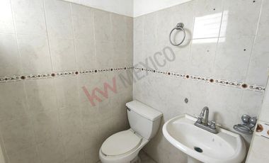 Casa en venta en Fracc Monte Real con recámara en planta baja