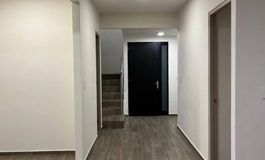 CASA EN VENTA EN PUERTA DEL SOL!