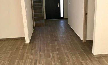 CASA EN VENTA EN PUERTA DEL SOL!