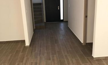 CASA EN VENTA EN PUERTA DEL SOL!