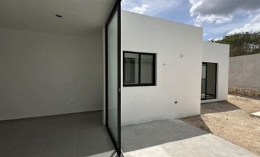 Casa en Preventa con Paneles Solares ,Merida , Una Planta/Alberca/3 Habitaciones