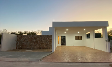 Casa en Preventa con Paneles Solares ,Merida , Una Planta/Alberca/3 Habitaciones
