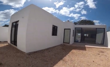 Casa en Preventa con Paneles Solares ,Merida , Una Planta/Alberca/3 Habitaciones