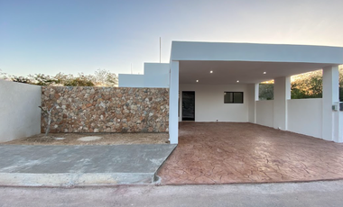 Casa en Preventa con Paneles Solares ,Merida , Una Planta/Alberca/3 Habitaciones