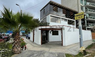 SE ALQUILA CASA FRENTE AL MALECON EN CHORRILLOS