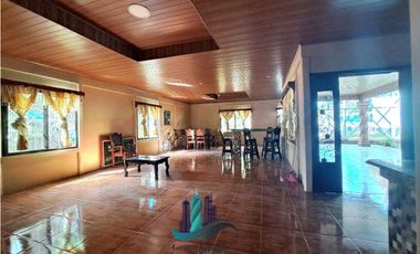 VENDO CASA DE 5 HABITACIONES DE ESQUINA