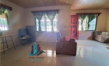 VENDO CASA DE 5 HABITACIONES DE ESQUINA