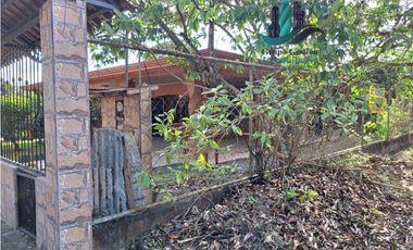 VENDO CASA DE 5 HABITACIONES DE ESQUINA