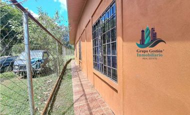 VENDO CASA DE 5 HABITACIONES DE ESQUINA