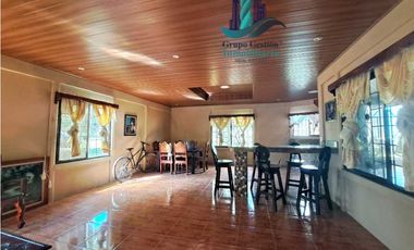 VENDO CASA DE 5 HABITACIONES DE ESQUINA