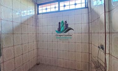 VENDO CASA DE 5 HABITACIONES DE ESQUINA