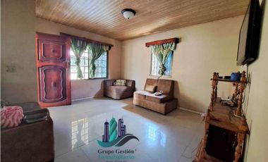 VENDO CASA DE 5 HABITACIONES DE ESQUINA