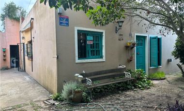 QUINTA EN HOSTERIA CON AMPLIO LOTE!!