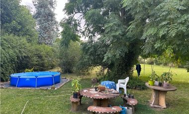 QUINTA EN HOSTERIA CON AMPLIO LOTE!!