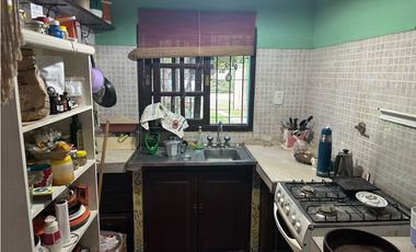 QUINTA EN HOSTERIA CON AMPLIO LOTE!!