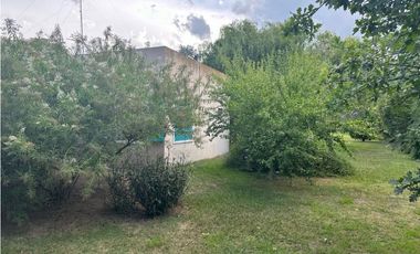 QUINTA EN HOSTERIA CON AMPLIO LOTE!!