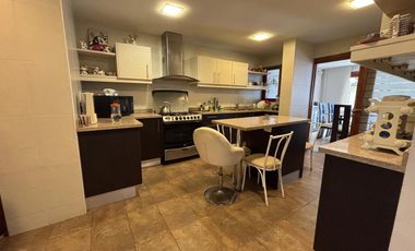 VENDO CASA - 3 DORMITORIOS - CUMBAYA TANDA - SALA DE ESTAR