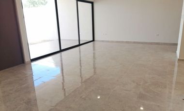 Casa en venta de 3 habitaciones en privada residencial en Conkal, Yucatán.