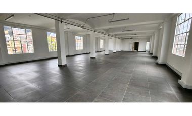 ARRIENDO OFICINA 325M2 REMODELADA CHAPINERO