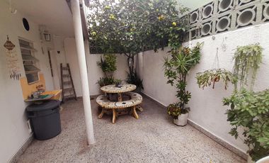 Casa 5 amb en 2 Plantas, con Patio, Terraza y Cochera!