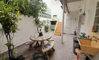 Casa 5 amb en 2 Plantas, con Patio, Terraza y Cochera!