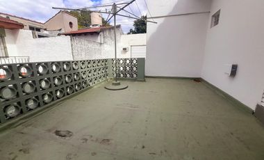 Casa 5 amb en 2 Plantas, con Patio, Terraza y Cochera!