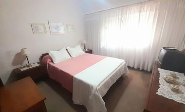 Casa 5 amb en 2 Plantas, con Patio, Terraza y Cochera!