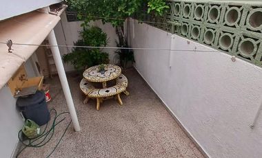 Casa 5 amb en 2 Plantas, con Patio, Terraza y Cochera!