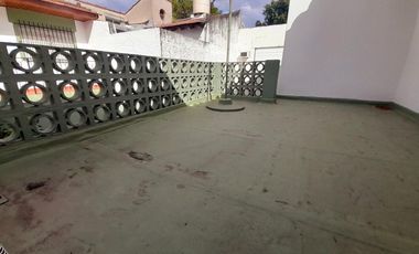 Casa 5 amb en 2 Plantas, con Patio, Terraza y Cochera!