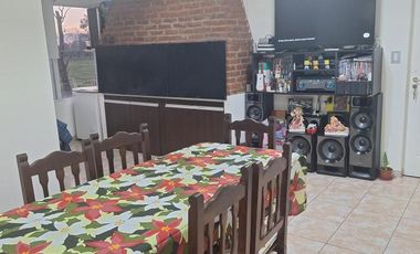 Departamento en venta - 2 Dormitorios 1 Baño - Cochera - 55Mts2 - Monte Grande