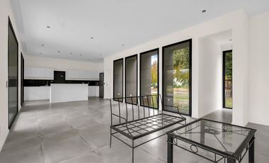 Espectacular casa a estrenar en alquiler en el barrio San Joaquín