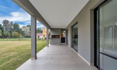 Espectacular casa a estrenar en alquiler en el barrio San Joaquín