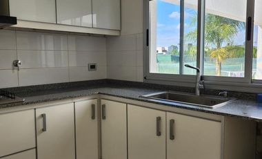 Casa en venta - 3 Dormitorios 1 Baño - 900mts2 - Ezeiza