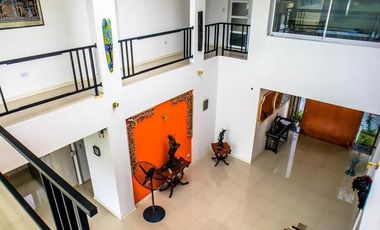 Casa en venta - 6 Dormitorios 6 Baños - Cocheras - 1000Mts2 - San Marco