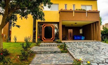 Casa en venta - 6 Dormitorios 6 Baños - Cocheras - 1000Mts2 - San Marco