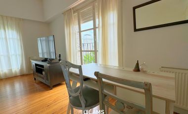 VENTA de Importante Chalet de Estilo - En Barrio Los Troncos