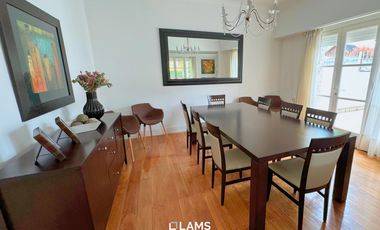 VENTA de Importante Chalet de Estilo - En Barrio Los Troncos