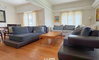 VENTA de Importante Chalet de Estilo - En Barrio Los Troncos