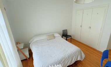 VENTA de Importante Chalet de Estilo - En Barrio Los Troncos