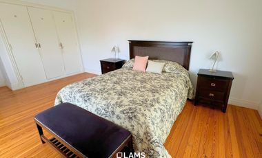 VENTA de Importante Chalet de Estilo - En Barrio Los Troncos