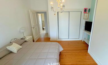 VENTA de Importante Chalet de Estilo - En Barrio Los Troncos