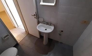 Departamento 1 amb dividido en cercania a la estación de  Moron