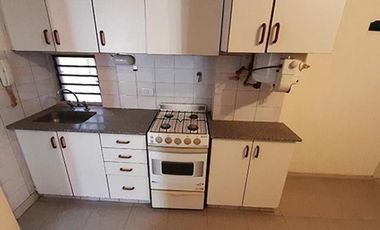 Departamento 1 amb dividido en cercania a la estación de  Moron