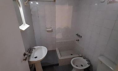 Departamento 1 amb dividido en cercania a la estación de  Moron