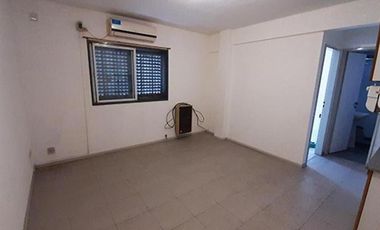 Departamento 1 amb dividido en cercania a la estación de  Moron